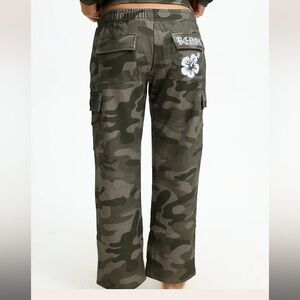 Brand new Benoa camo pants
